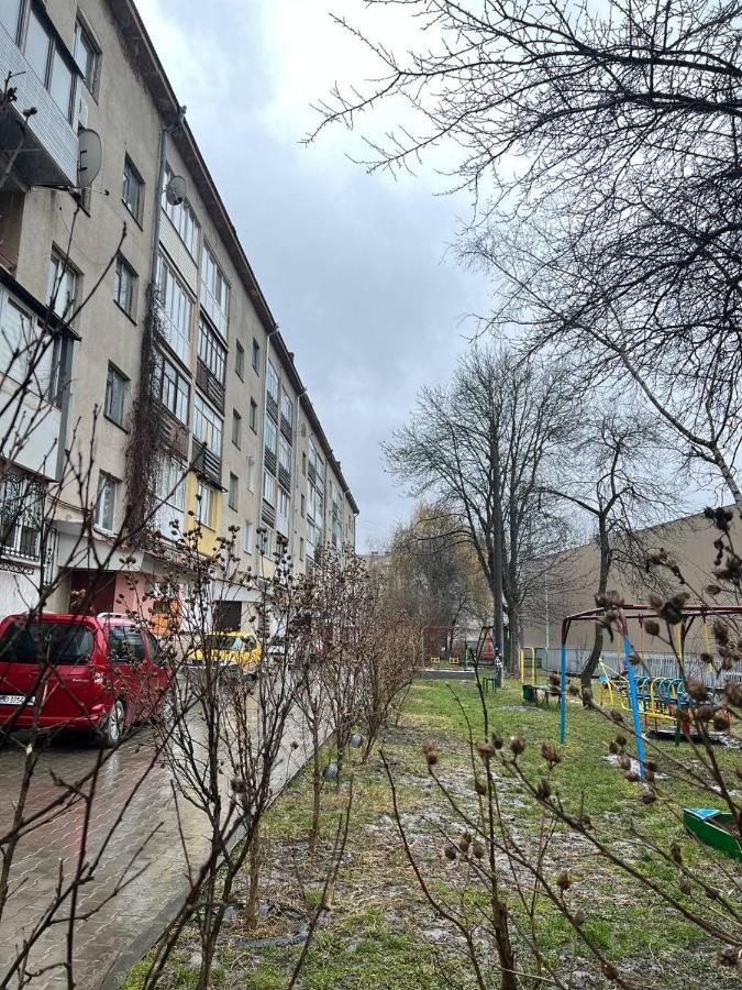 Центр. Острозького. Простора Та Комфортна. 2 Спальні เตอร์โนปิล ภายนอก รูปภาพ